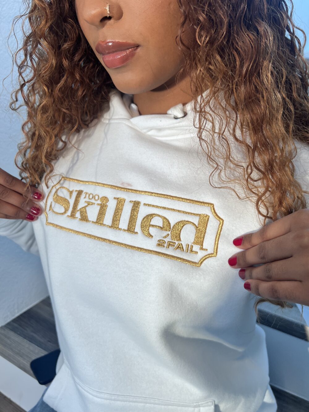 Too Skilled Hoodie – Base White & Gold