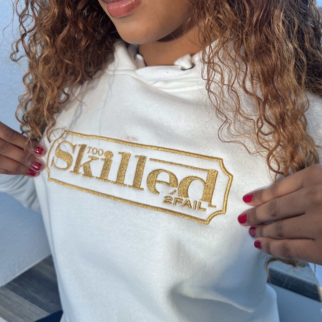 Too Skilled Hoodie – Base White & Gold