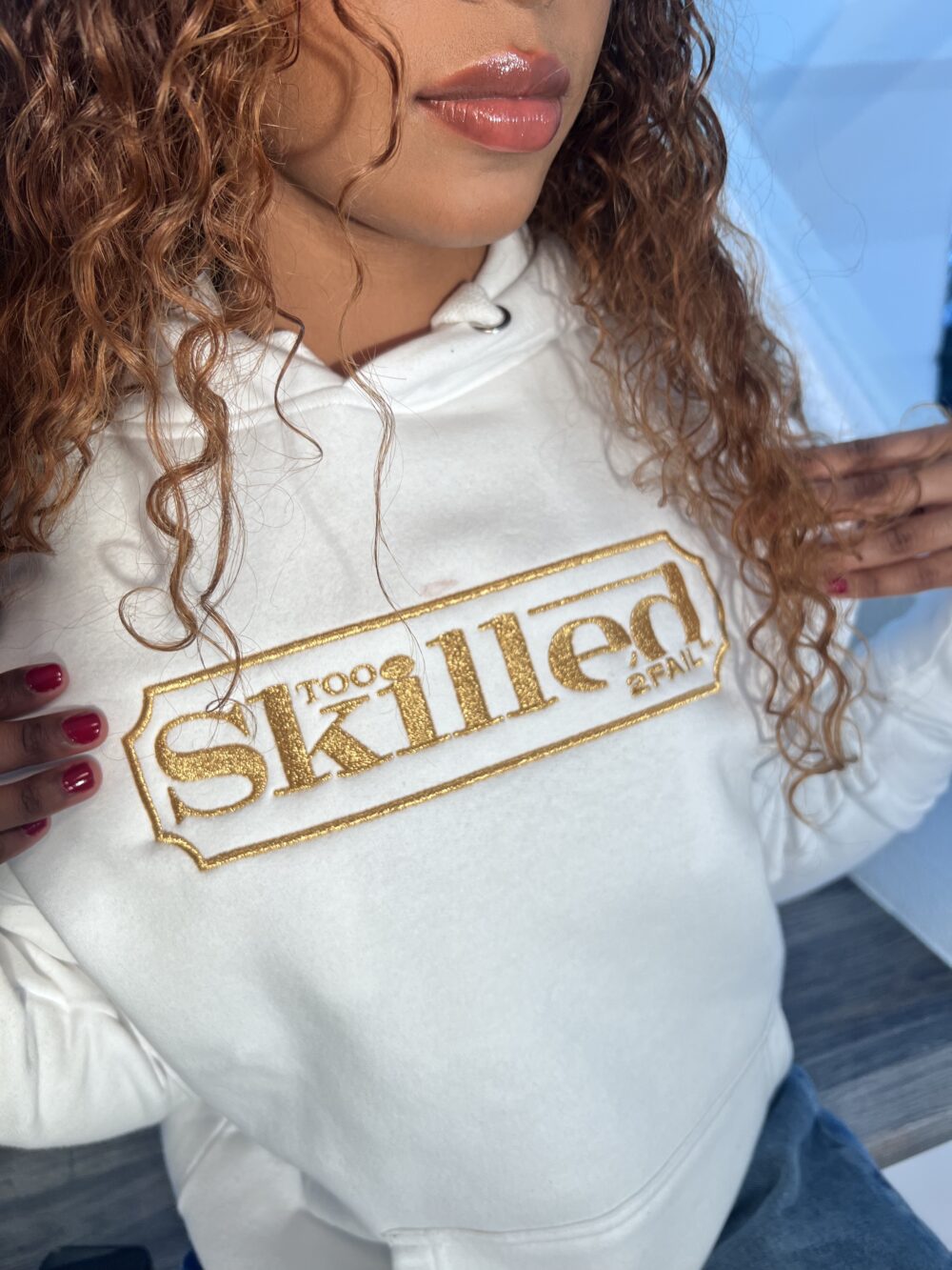 Too Skilled Hoodie – Base White & Gold - Image 2